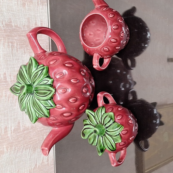 5 piece vintage strawberry design tea/coffee pitcher with sugar and creamer dish - Picture 7 of 15